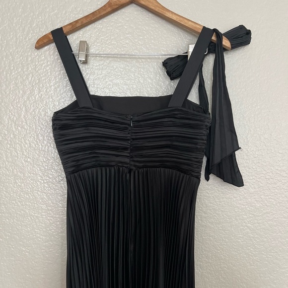 NWOT Gorgeous Purpose Black Satin Pleated Sleeveless Bow Maxi Dress - Picture 5 of 8
